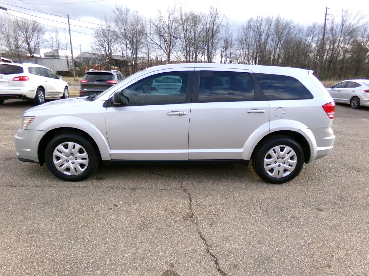 2014 Silver /Black Dodge Journey SE (3C4PDCAB8ET) with an 2.4L L4 DOHC 16V engine, 4-Speed Automatic transmission, located at 401 First NE, Bearden, AR, 71720, (870) 687-3414, 33.726528, -92.611519 - Photo#1